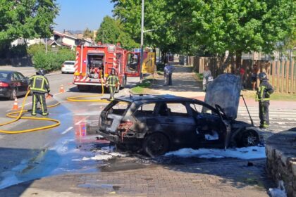 Braga Carrinha arde junto ao parque da Rodovia e1790264126546