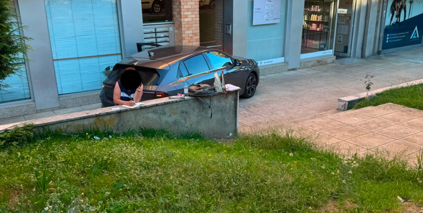 Braga: Foi ao banco mas esqueceu travar o carro Braga Foi ao banco mas esqueceu travar o carro