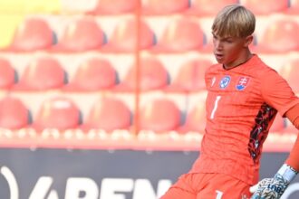 Braga Lukas Pelegrin em destaque na titularidade da Selecao Sub 17 da Eslovaquia