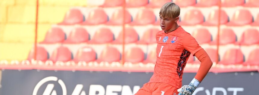 Braga Lukas Pelegrin em destaque na titularidade da Selecao Sub 17 da Eslovaquia