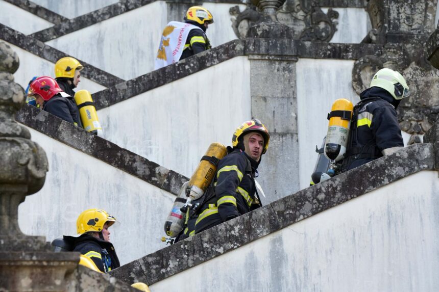 Braga Oitava edicao dos Escadorios da Humanidade reune perto de 1900 bombeiros no Bom Jesus