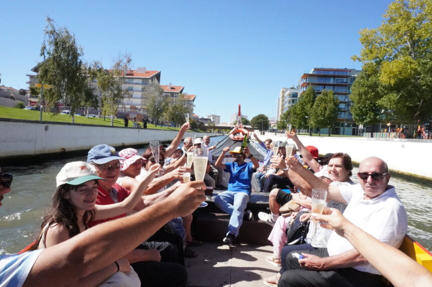 Braga: Passeio anual da Vila de Palmeira reúne 350 participantes em Aveiro Braga Passeio anual da Vila de Palmeira reune 350 participantes em Aveiro