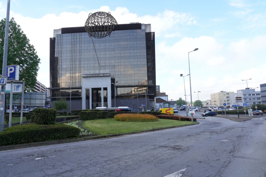 Braga Repavimentacao do Largo da Estacao obriga a cortes noturnos de transito a partir de 7 de setembro