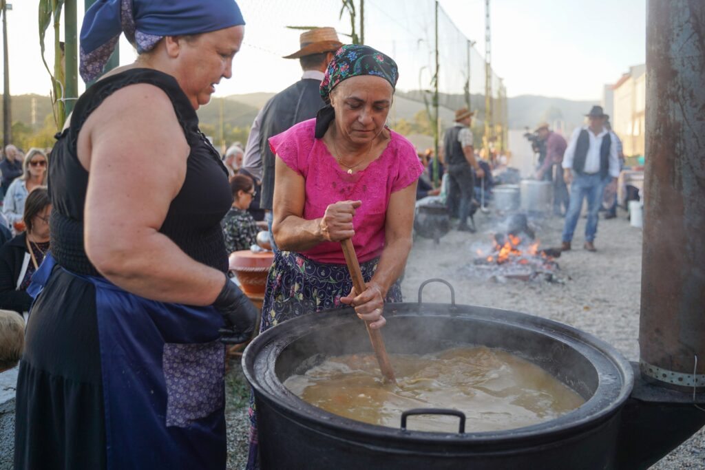 Vila Verde: Festa do Caldo do Pote de Sabariz reúne 27 variedades confecionadas a lenha CaldoPote2025 01