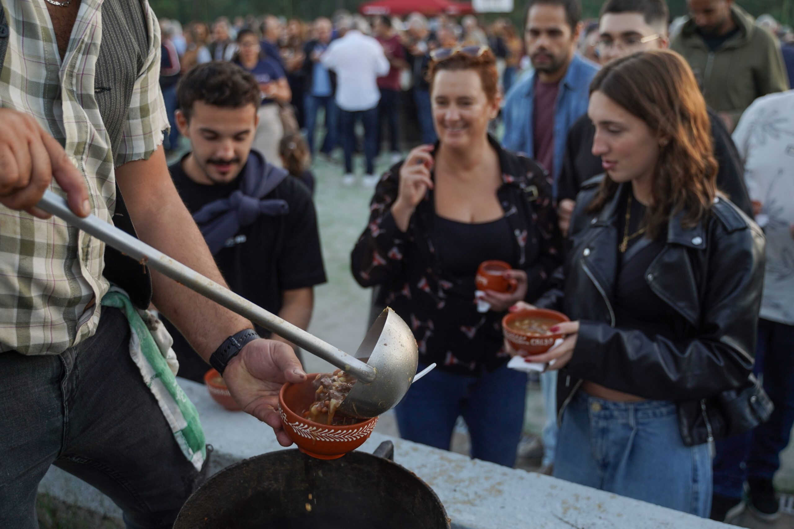 Vila Verde: Festa do Caldo do Pote de Sabariz reúne 27 variedades confecionadas a lenha CaldoPote2025 02 scaled