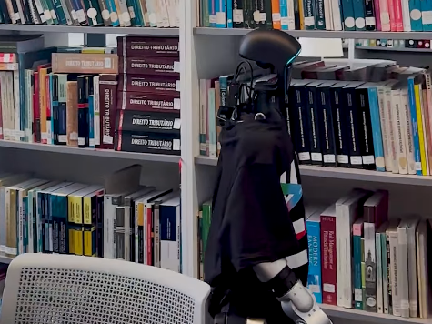 Barcelos: Robô humanoide e cão robótico dão as boas-vindas aos novos estudantes do UPCA Captura de ecra 2026 09 11 162703
