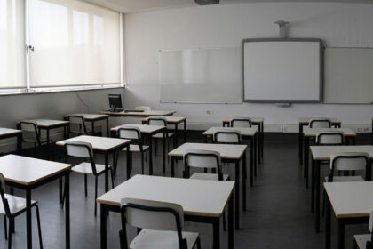 Centenas de alunos continuam sem escola e diretores admitem aumentar turmas