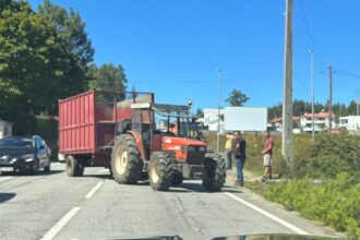 Esposende Colisao entre viatura ligeira e trator agricola condiciona transito na Estrada Nacional 103 1 e1788960186488