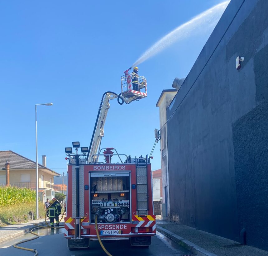 Esposende Incendio em industria de bobines mobiliza bombeiros e1790177690661