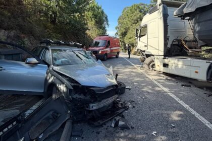 Famalicao Colisao entre carro e camiao na EN14 em Vale Sao Cosme faz dois feridos ligeiros e1789721431390
