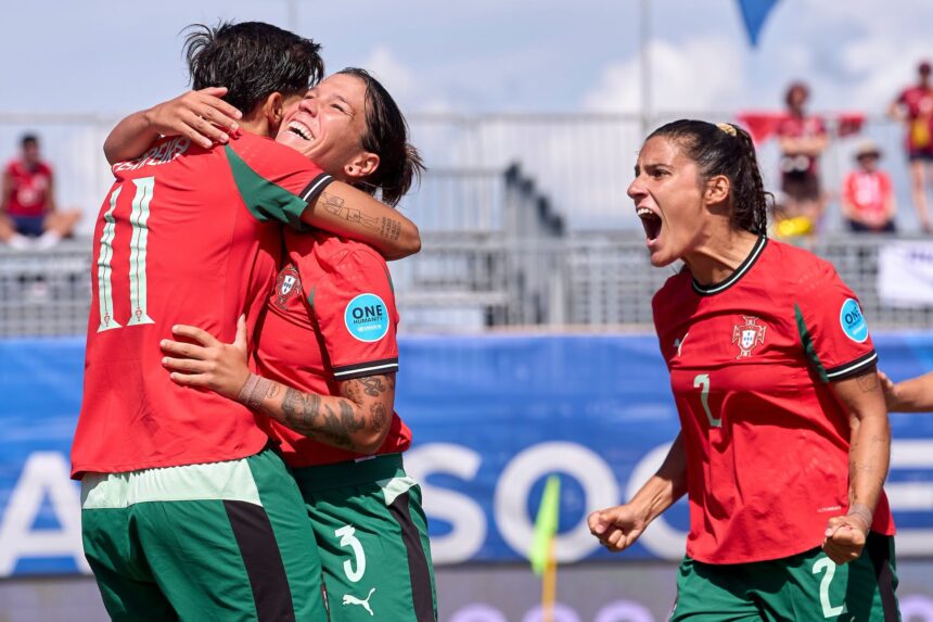 Futebol de praia: Seleção feminina goleia Suíça e avança para as meias-finais da Liga Europeia Futebol de praia Selecao feminina goleia Suica e avanca para as meias finais da Liga Europeia
