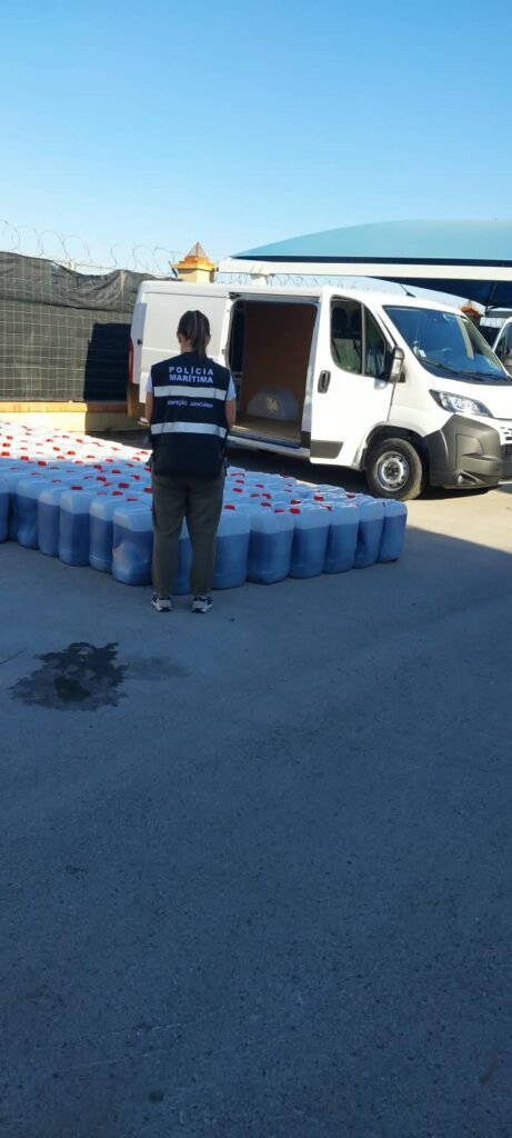 Policia Maritima apreende embarcacao com combustivel em Porto Brandao 2