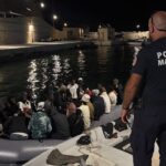 Policia Maritima resgata cerca de 30 migrantes junto a ilha de Gavdos na Grecia e1788962092775