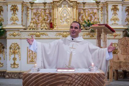 Povoa de Varzim Padre Daniel Neves toma posse como novo paroco de Sao Miguel de Argivai