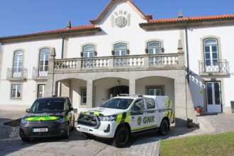 Viana GNR recebe duas novas viaturas para reforcar protecao do lobo e vida selvagem