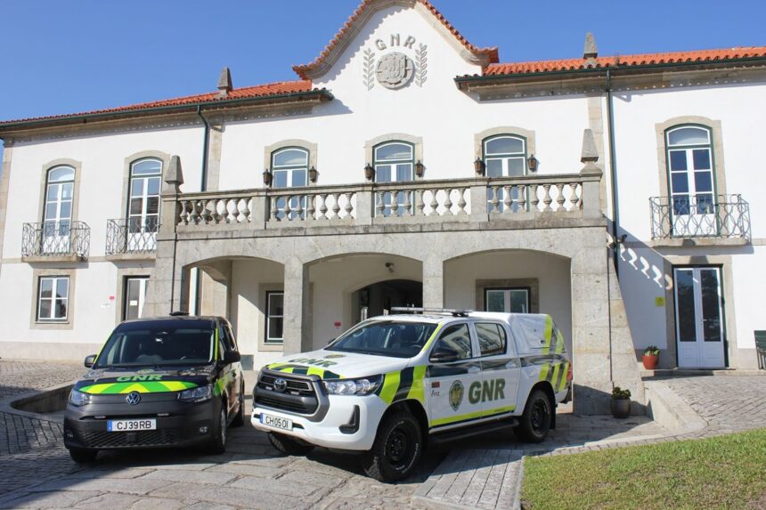 Viana GNR recebe duas novas viaturas para reforcar protecao do lobo e vida selvagem