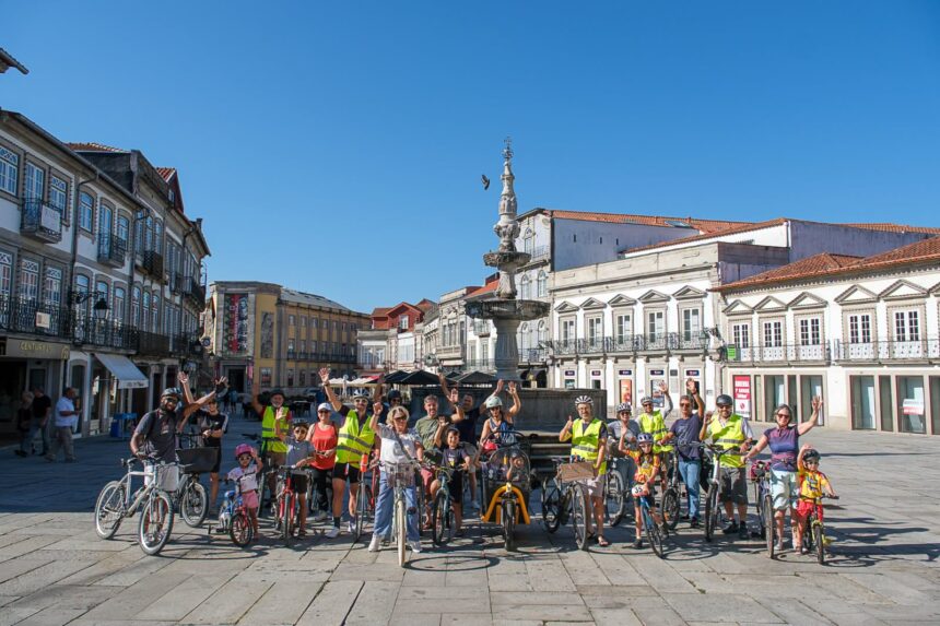 Viana Kidical Mass enche o centro historico de bicicletas no ambito da Semana Europeia da Mobilidade