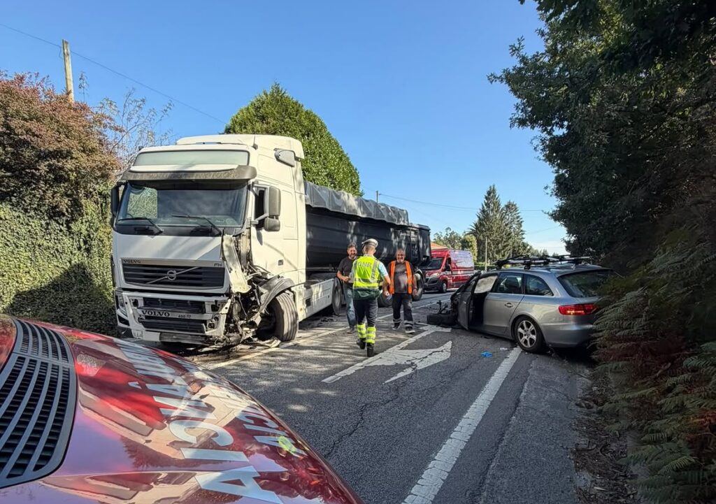 🚨COLISAO RODOVIARIA🚒Fomos accionados hoje pelas 15h53m para uma colisao rodoviaria entre um e1789721469536
