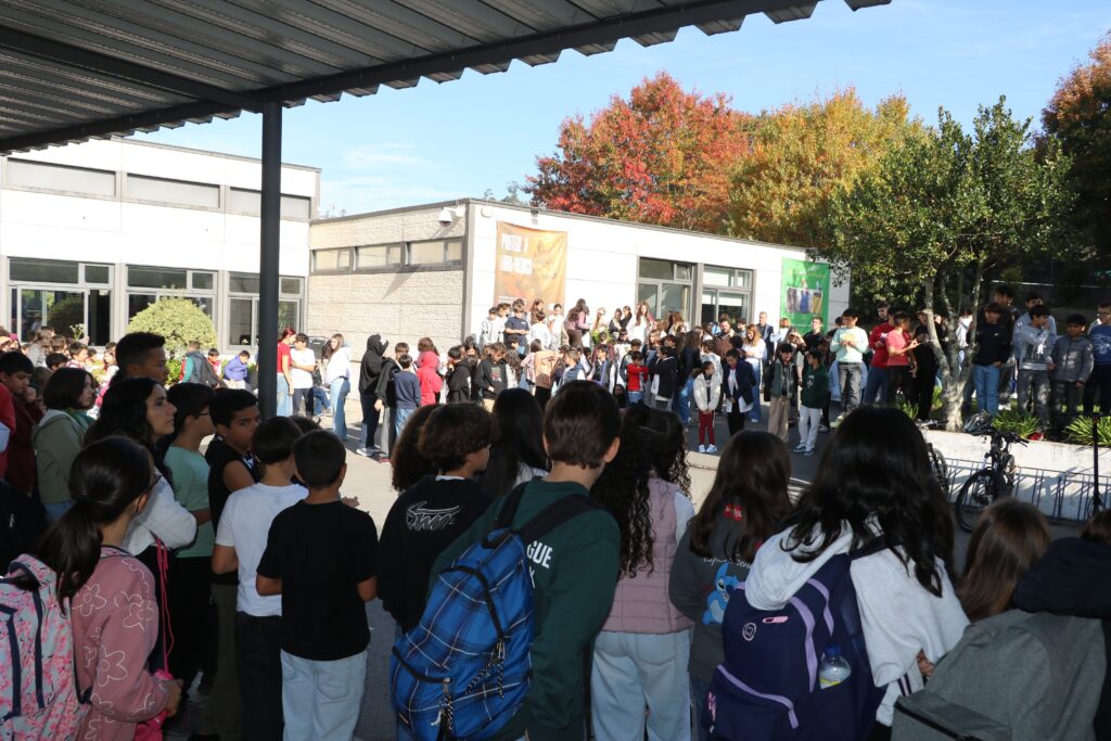 Vila Verde: Escola Básica 2,3 de Vila Verde hasteia Bandeira Verde Eco-Escola 7401