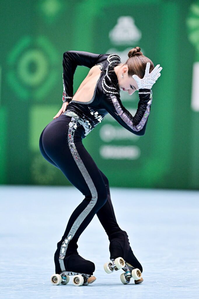 Patinagem Artistica: Portuguesa Albina Kachur sagra-se campeã mundial de Solo Dance em Assunção 850727029 2020139858622246 1225548227965914025 n