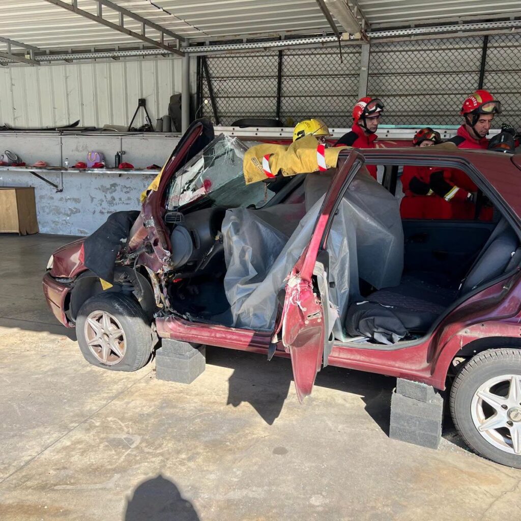 Famalicão: Bombeiros Famalicenses reforçam capacitação com "Curso de Salvamento Rodoviário" 864737447 2145629173015112 9031440302200986727 n.png