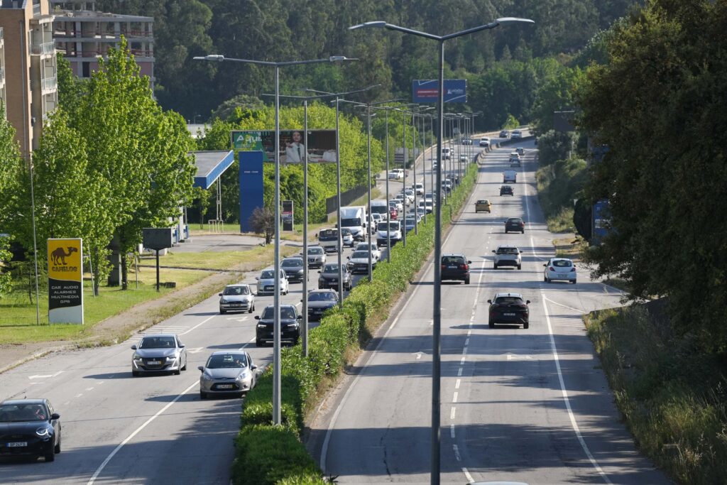 AV. Miguel Torga 4