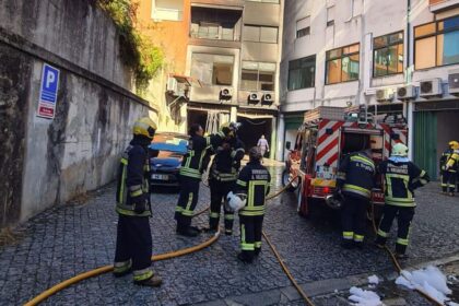 Arcos de Valdevez Violento incendio em garagem destroi viatura e1793211074235