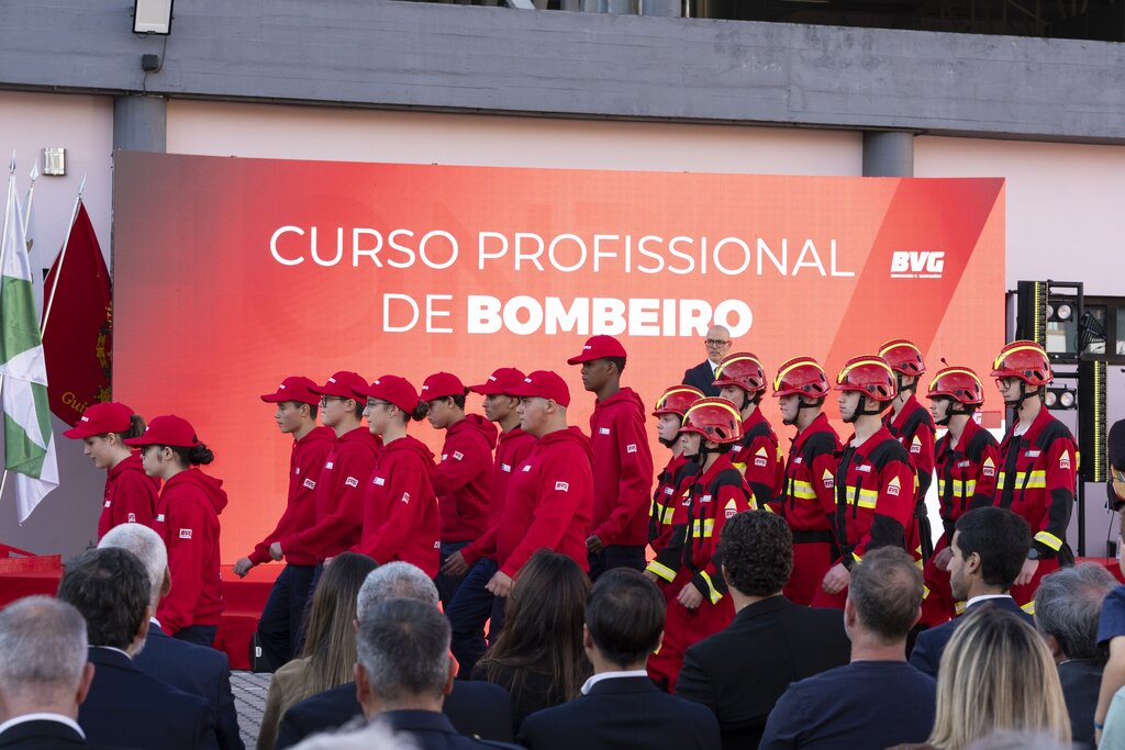 Guimarães: Bombeiros inauguram nova ambulância e VUCI na cerimónia "Honra e Futuro" BV G 2