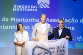 Barcelos Amigos da Montanha distinguidos pelo IPDJ com a Bandeira da Etica de Prata e1792399339388