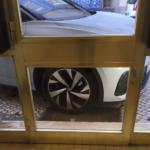 Braga Estacionamento abusivo em cima de passeio bloqueia porta de habitacao em Sao Vicente e1791897798994