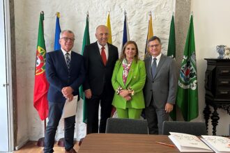 CIM Cavado assina acordo com a Regiao de Pilsen para ferrovia e inovacao