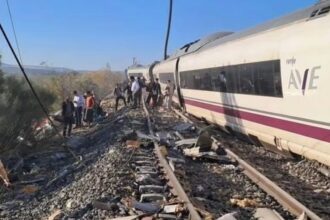 Espanha Colisao entre dois comboios de alta velocidade em Toledo faz pelo menos 46 mortos e1793210764679