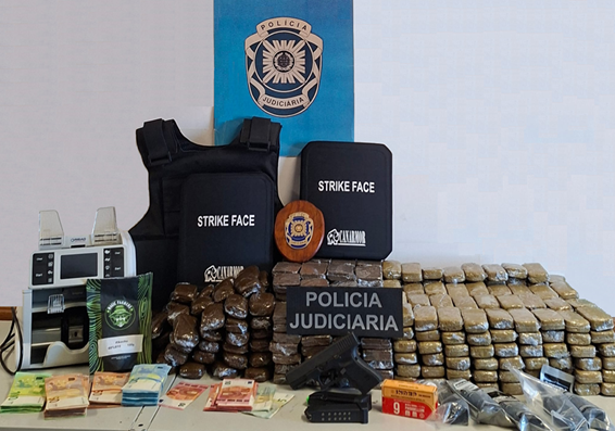 Famalicão: Polícia Judiciária apreende 100 quilos de haxixe e detém suspeito Famalicao Policia Judiciaria apreende 100 quilos de haxixe e detem suspeito