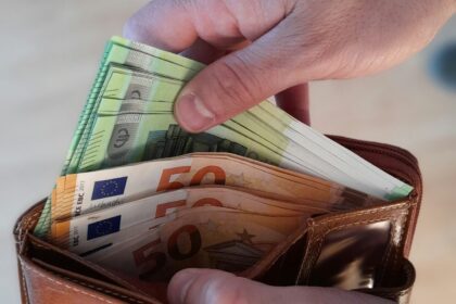 Governo confirma subida do salario minimo nacional para 970 euros em 2027 scaled e1791471709233