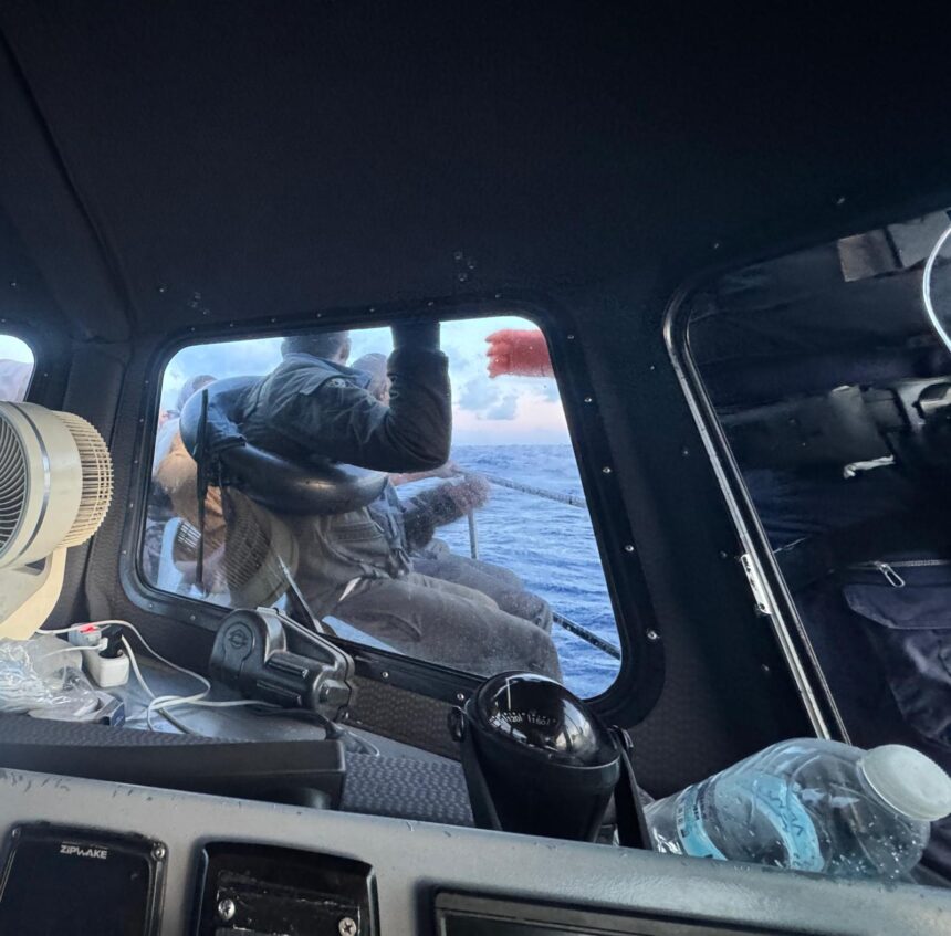 Grécia: Polícia Marítima portuguesa resgata 34 migrantes a sul da ilha de Gavdos Grecia Policia Maritima portuguesa resgata 34 migrantes a sul da ilha de Gavdos