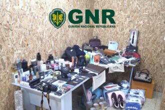 Guimaraes e Lousada GNR detem quatro pessoas por desvio de bens de encomendas