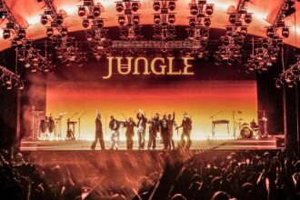 Musica Jungle confirmados no cartaz do NOS Alive 2027 scaled e1793027553538