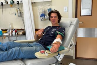 Piloto Pedro Camara Jr. da a cara por campanha de sensibilizacao para a dadiva de sangue nos Acores e1791393268147