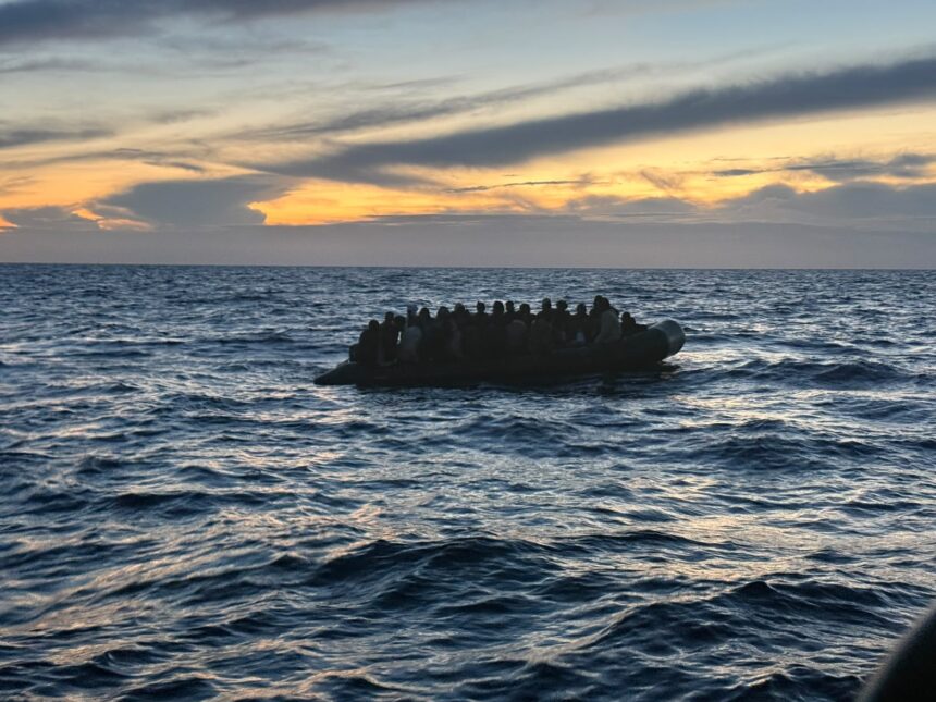 Polícia Marítima resgata 35 migrantes a sul da ilha de Gavdos na Grécia Policia Maritima resgata 35 migrantes a sul da ilha de Gavdos na Grecia