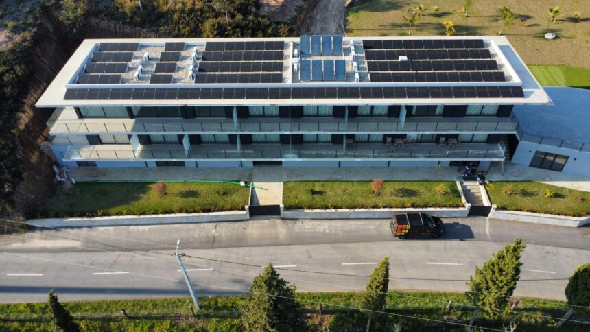 Ponte de Lima Sunenergy instala paineis e baterias no Lima Riverview Suites