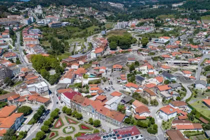 Povoa de Lanhoso Assembleia da Republica chumba elevacao da vila a cidade