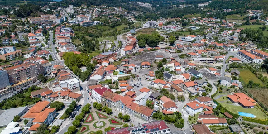 Povoa de Lanhoso Assembleia da Republica chumba elevacao da vila a cidade