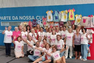 Povoa de Varzim Grupo poveiro Maos de Fada entrega 1.170 pecas de vestuario em encontro nacional da Dress a Girl