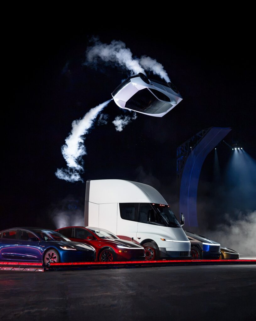 Tesla apresenta novo Roadster com propulsores que permitem manobras em voo Tesla apresenta novo Roadster com propulsores que permitem manobras em voo