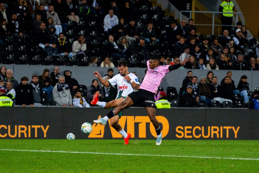 Futebol: Vitória SC goleia Marítimo (5-0) e afasta-se da zona perigosa Vitoria sc vence Maritimo
