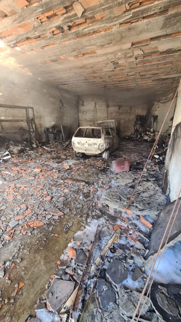 Arcos de Valdevez: Violento incêndio em garagem destrói viatura WhatsApp Image 2026 10 28 at 18.03.56